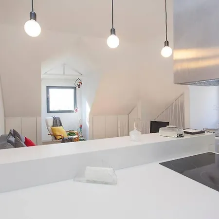 Windmill White - 2 Bedroom Duplex On City Center Apartment