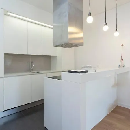 Windmill White - 2 Bedroom Duplex On City Center Apartment