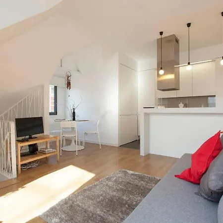 Windmill White - 2 Bedroom Duplex On City Center Apartment