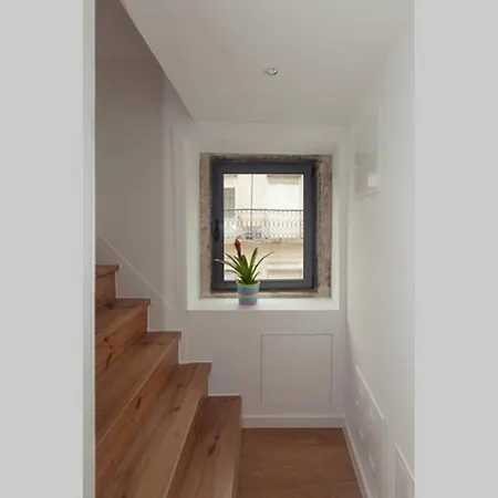 Windmill White - 2 Bedroom Duplex On City Center Lisbon
