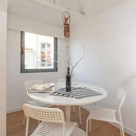 Windmill White - 2 Bedroom Duplex On City Center * Lisbon